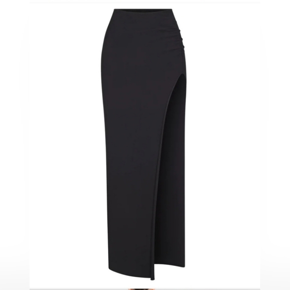 NWT SKIMS Raw Edge Skirt - Picture 4 of 4